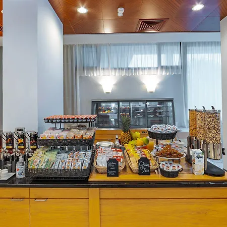 普利阿尔皮酒店 酒店